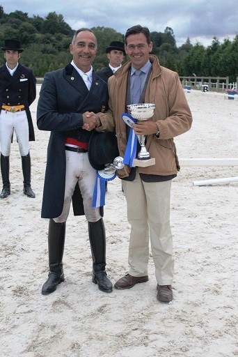 Los jinetes Navarros Jose Manuel Lucena y Mikel Arbizu triunfan en el CDN*** de Oviedo